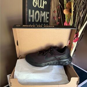 Nike Black Athletic Shoes Sleek Design